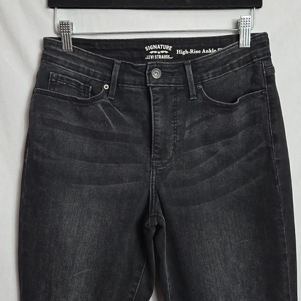🖤5/$20🖤 SIGNATURE..LEVI STRAUSS.. High-rise, ankle, slim black jeans..